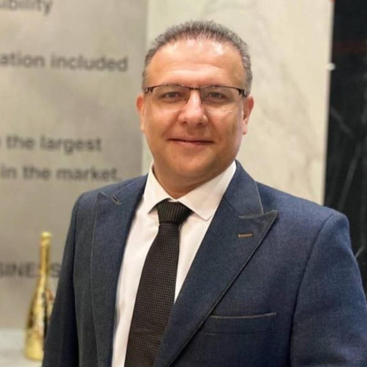  Who is Reza Eghlidinezhad? The Man Behind Kazheh Advertising 